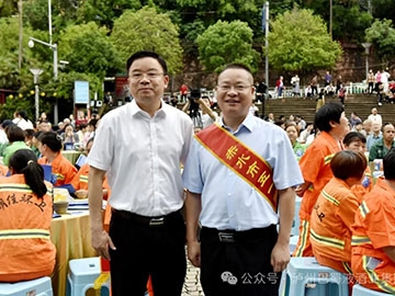 喜報(bào)|巴蜀液酒業(yè)集團(tuán)總工程師、貴州貴官醬酒業(yè)總經(jīng)理蒲剛榮獲赤水市五一勞動(dòng)獎(jiǎng)?wù)隆?貴州貴官醬酒業(yè)執(zhí)行總經(jīng)理顏書金榮獲赤水工匠